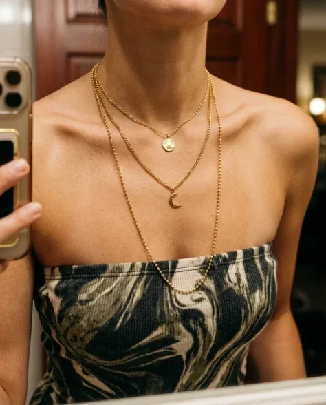 High-Fidelity Mirror Selfie in Marble-Print Bodycon Dress 4