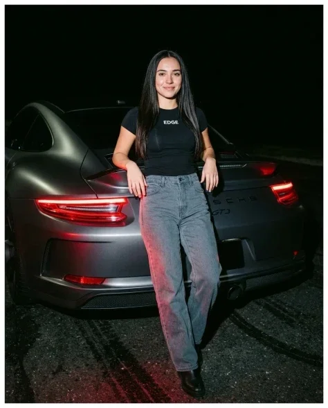 Paparazzi-Style Night Photo with Direct Flash 6