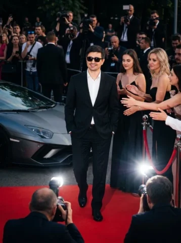 Celebrity Red Carpet Cinematic Portrait — Nano Banana 2 AI Prompt: Generate a hyper-realistic, cinematic 8k image of the uploaded man with his face...