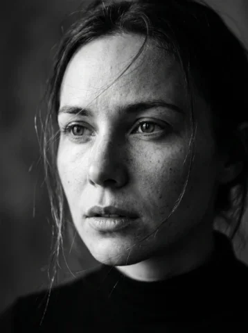 Black-and-White Chiaroscuro Close-Up — Nano Banana 2 AI Prompt: Ultra-detailed black and white cinematic close-up portrait of the woman from the...