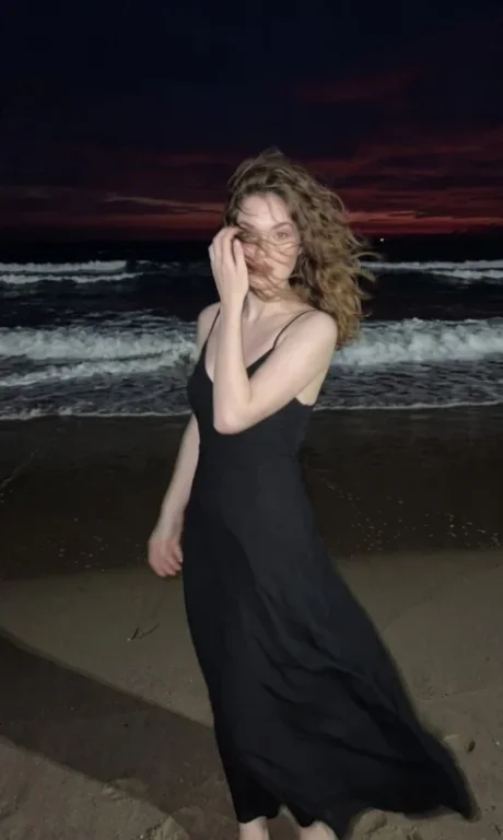 Night-Beach Flash Fashion