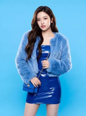 All-Blue Latex and Faux Fur Fashion Portrait — Nano Banana 2 AI Prompt: { "prompt": "ultra-detailed fashion portrait of a beautiful young Korean woman,...