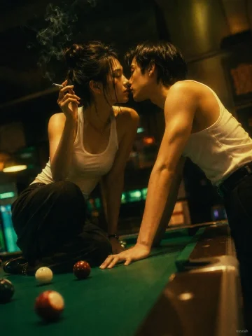 Vintage Hong Kong Billiard Club — Nano Banana 2 AI Prompt: 3:4，港风复古台球厅、90s 电影剧照、成年情侣、绿色台球桌、暖绿混合光、烟雾空气感...