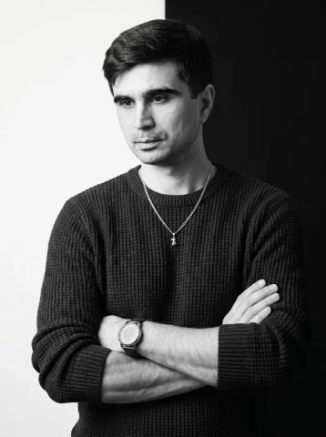 Monochrome Studio Split Portrait — Nano Banana 2 AI Prompt: A stunning black and white studio portrait of [uploaded person]. Eye-level mediu...