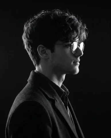 Monochrome Side Silhouette — Nano Banana 2 AI Prompt: Generate an exact monochrome side-profile portrait of the uploaded subject in th...
