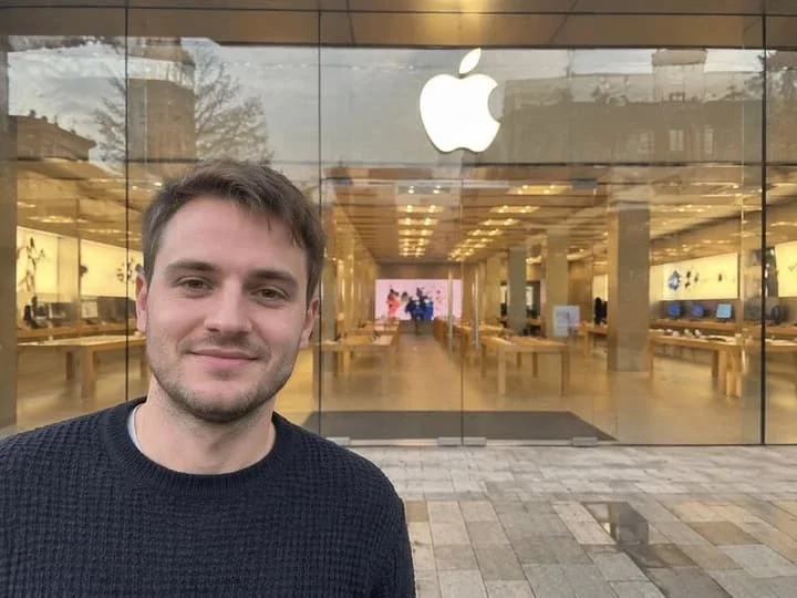 Closed Apple Store Street Photo