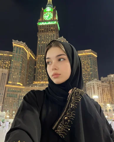 Ramadan Selfie Portrait at Makkah Royal Clock Tower — Nano Banana 2 AI Prompt: { "type": "image_generation_prompt", "style": "ultra-realistic, cinematic, s...