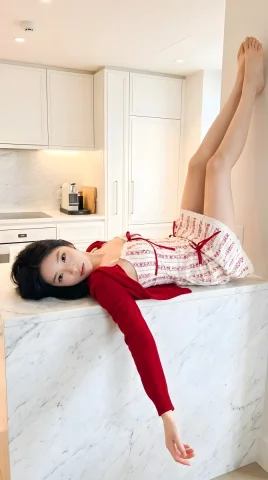 Girl Leaning on Counter — Nano Banana 2 AI Prompt: [Prompt] Scene: white kitchen countertop. Pose: [Head] resting on counter. [Uppe...