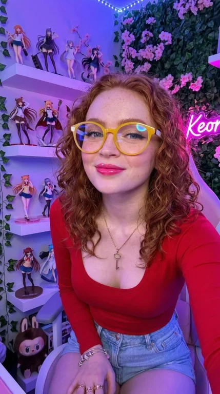 Neon Gamer-Girl Selfie Glow