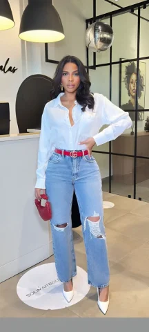 Mulher De Pé Em Ambiente Interno Moderno, Em Pose Elegante — Nano Banana Pro AI Prompt: Mulher de pé em ambiente interno moderno, em pose elegante e confiante. Use a i...