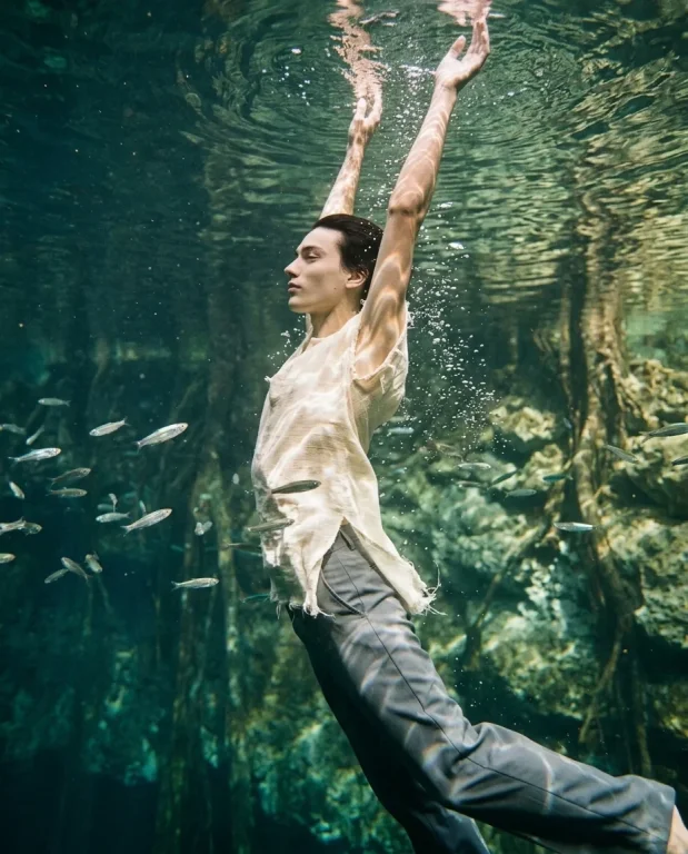 Underwater Surreal Fashion Editorial 7