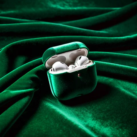 Loratech3velvetemeraldv10.80, Techemeraldvelvet, A Wireless... — SDXL AI Prompt: , techemeraldvelvet, a wireless earbuds case on deep emerald green velvet fabric...