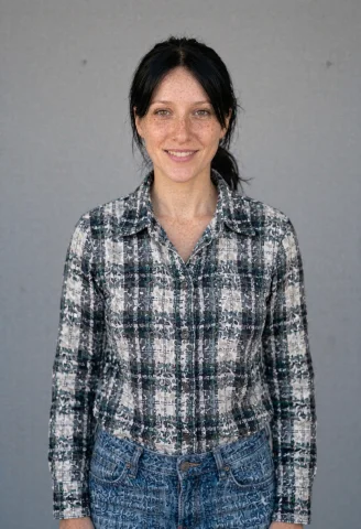 Alienka smiling prompt — Stable Diffusion AI Prompt: Alienka, facing viewer, looking at viewer, cowboy shot, blue jeans, button-up sh...
