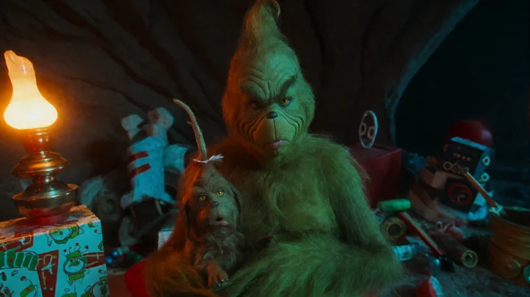 Hwgrnchstl2000, The Grinch Sitting In His Cave Lair, Clutter...