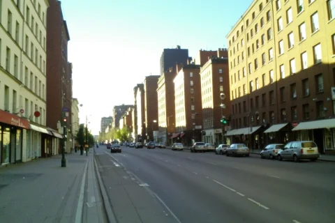 A Photo Of A City Street, Midday Light Loraamateurv13 — SDXL AI Prompt: a photo of a city street, midday light 