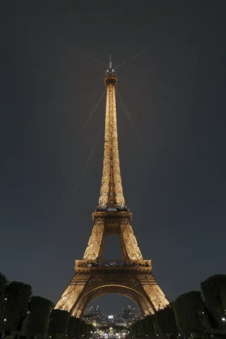 Eiffel Tower Photography,lorabehance 4k0.0,behance. Polished... — SDXL AI Prompt: eiffel tower photography,,behance. polished detailed 4k photograph