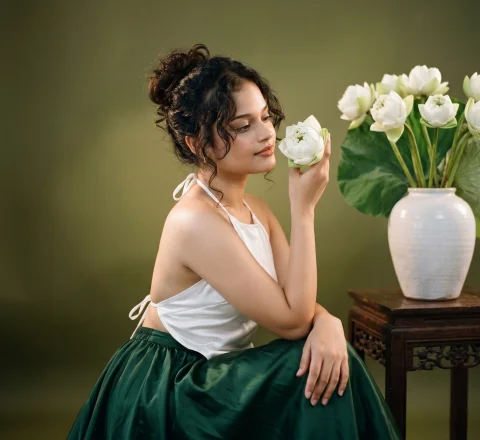 Elegant Vietnamese Lotus Portrait – Surreal Cinematic AI Photo Prompt — Nano Banana AI Prompt: Hyper-realistic 8K surreal portrait of a young, elegant Vietnamese woman wearing...