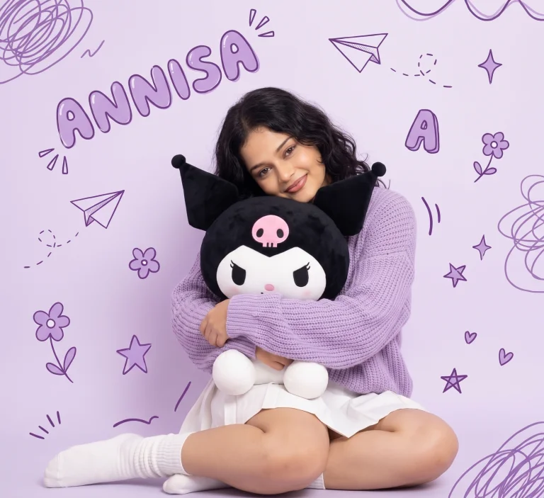 Cute K-Pop Lavender Aesthetic Portrait with Kuromi Plush – AI Photo Prompt