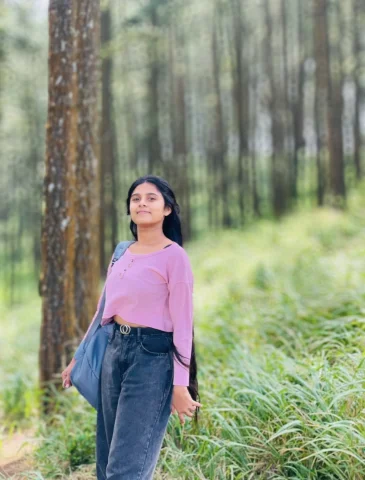 Birthday shoot එකක් වගේ ලස්සන position වලට ඉන්න — Nano Banana AI Prompt: Cinematic shoot